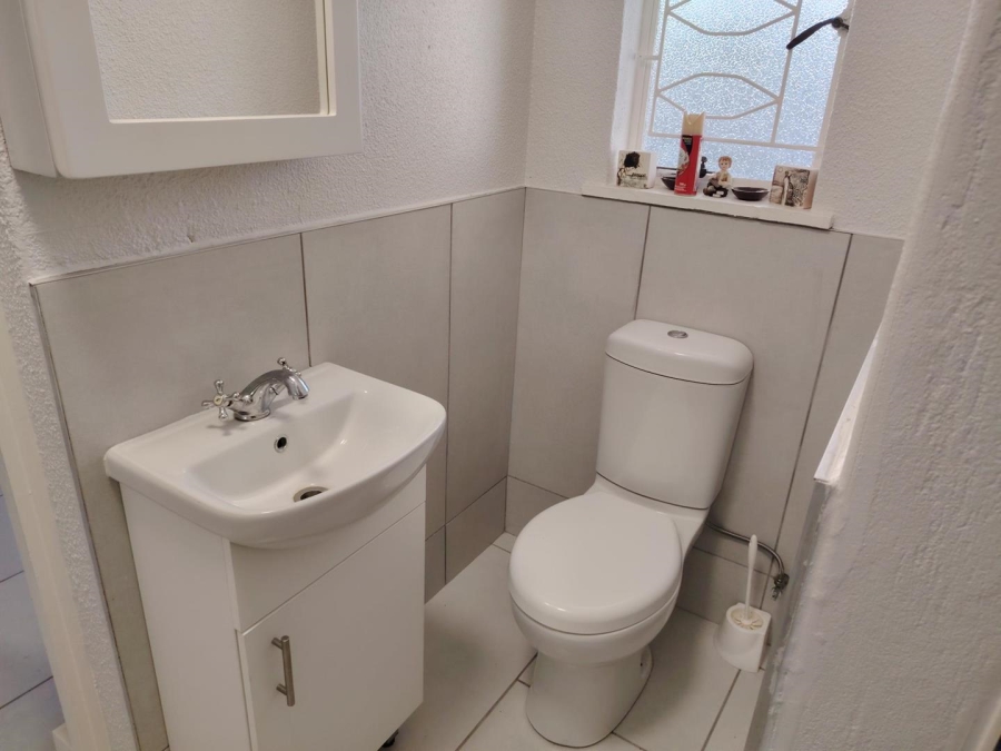 To Let 4 Bedroom Property for Rent in Stellenberg Western Cape